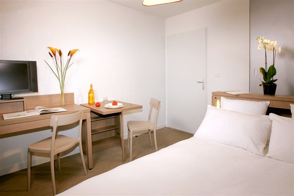 Terres De France - Appart'Hotel Quimper Bretagne Buitenkant foto